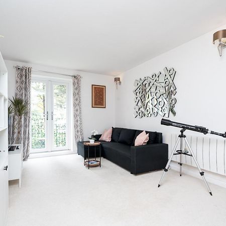 Apartment In Elephant & Castle With Parking Londra Esterno foto